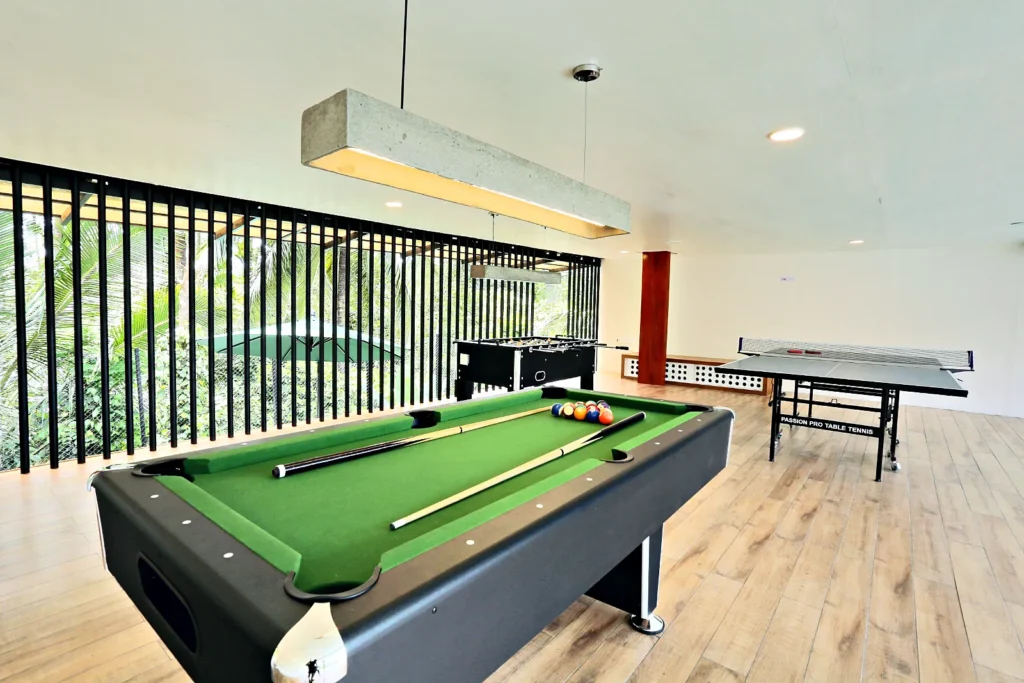 Clubhouse with pool table and table tennis, Le Villagio