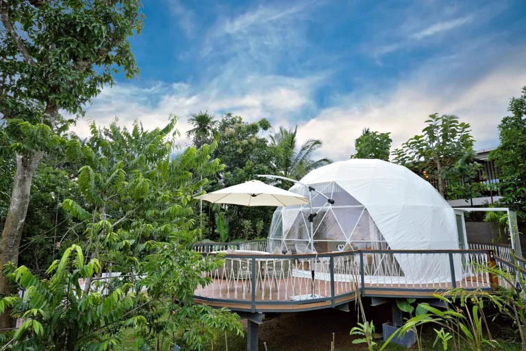 Glamping dome deck garden – Le Villagio Resort & Domes, Wayanad